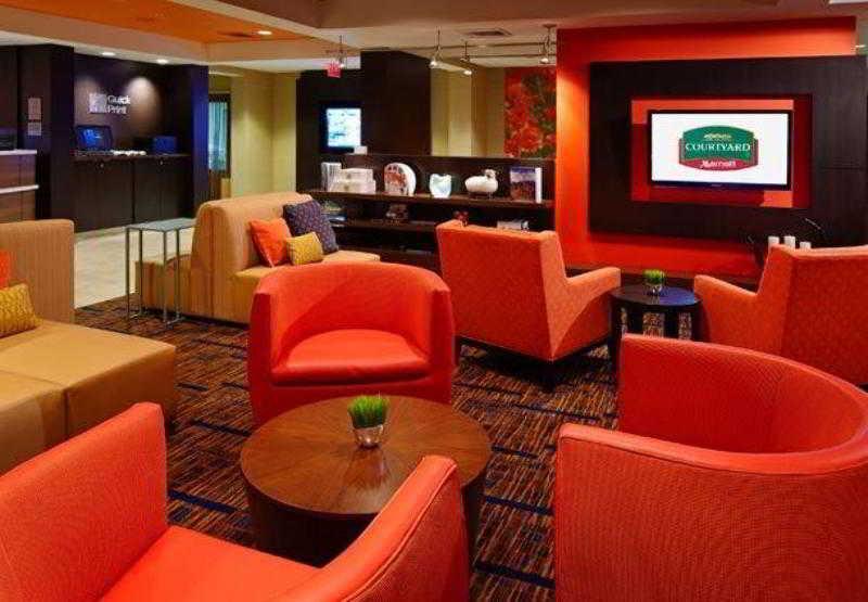 Courtyard By Marriott Cleveland Willoughby Hotel Restaurant photo