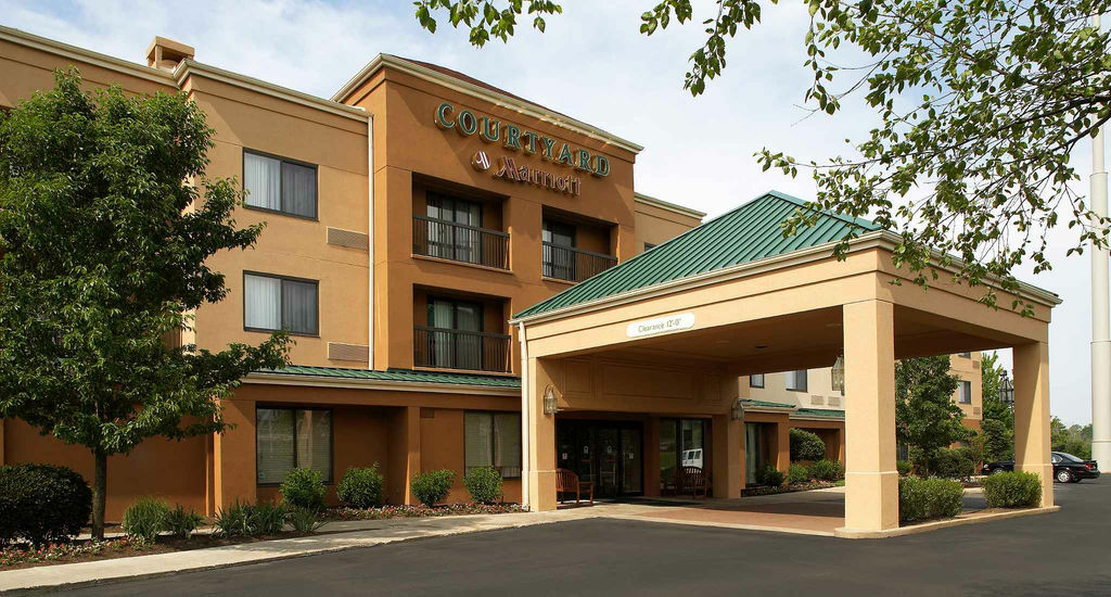 Courtyard By Marriott Cleveland Willoughby Hotel Exterior photo